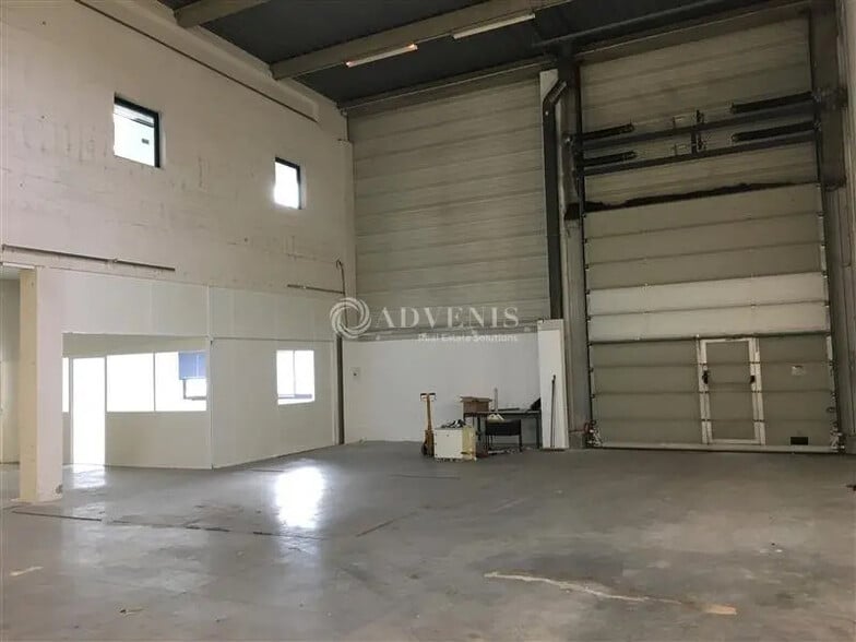 Flex in Collégien for lease - Interior Photo - Image 1 of 1