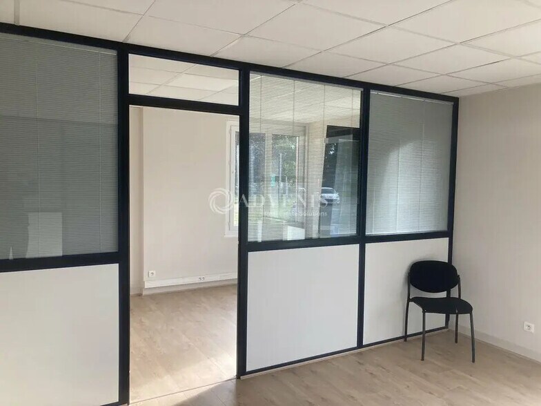 Office in Blois for lease - Interior Photo - Image 1 of 3