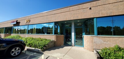 910 W Lake St, Roselle, IL for lease Building Photo- Image 1 of 10