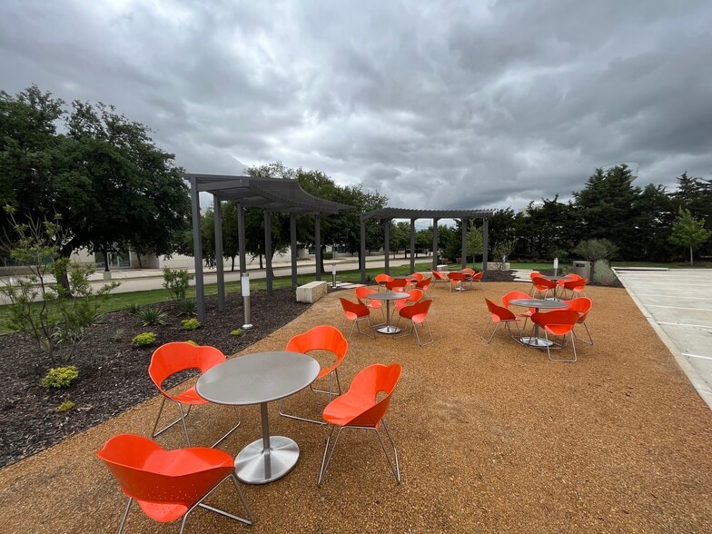 7979 N Belt Line Rd, Irving, TX for lease - Building Photo - Image 3 of 22