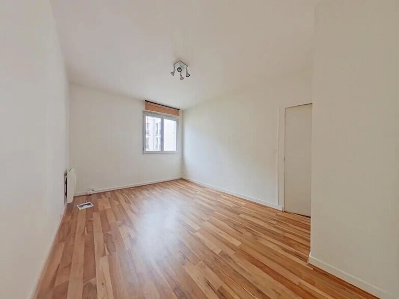 Office in Tours for lease - Interior Photo - Image 2 of 6