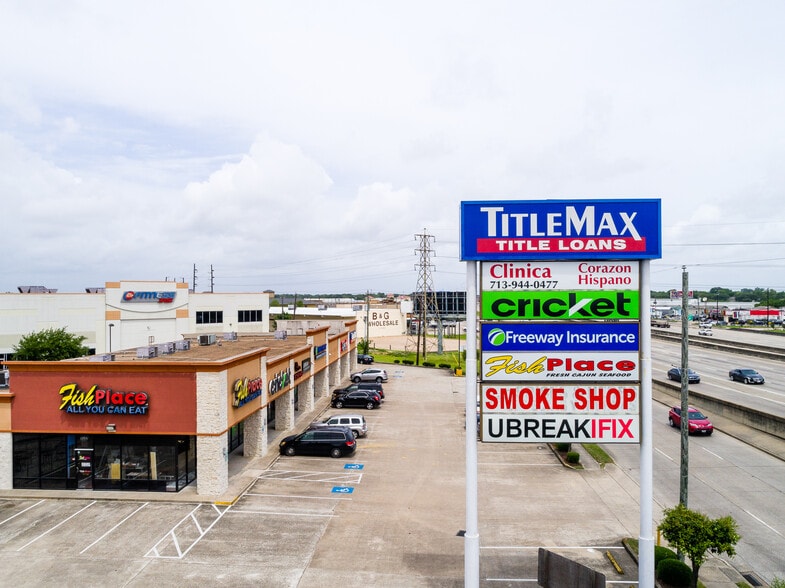 11550 Gulf Fwy, Houston, TX for lease - Building Photo - Image 3 of 8
