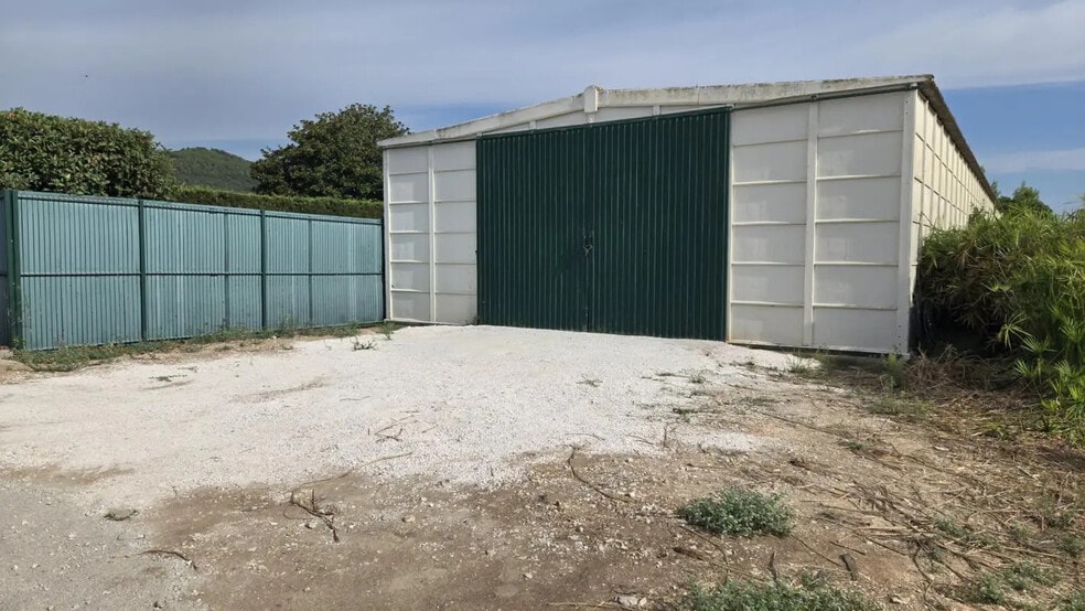 Industrial in Hyères for lease - Building Photo - Image 2 of 3