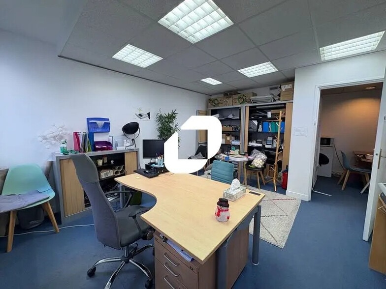 Office in Montigny-le-Bretonneux for lease - Interior Photo - Image 3 of 8