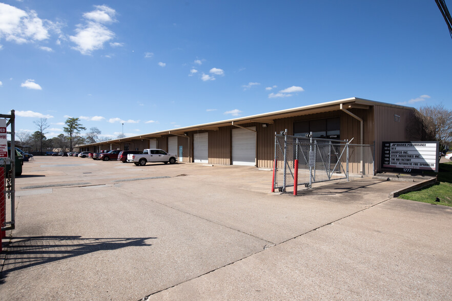 1771 Upland Dr, Houston, TX for lease - Building Photo - Image 1 of 28