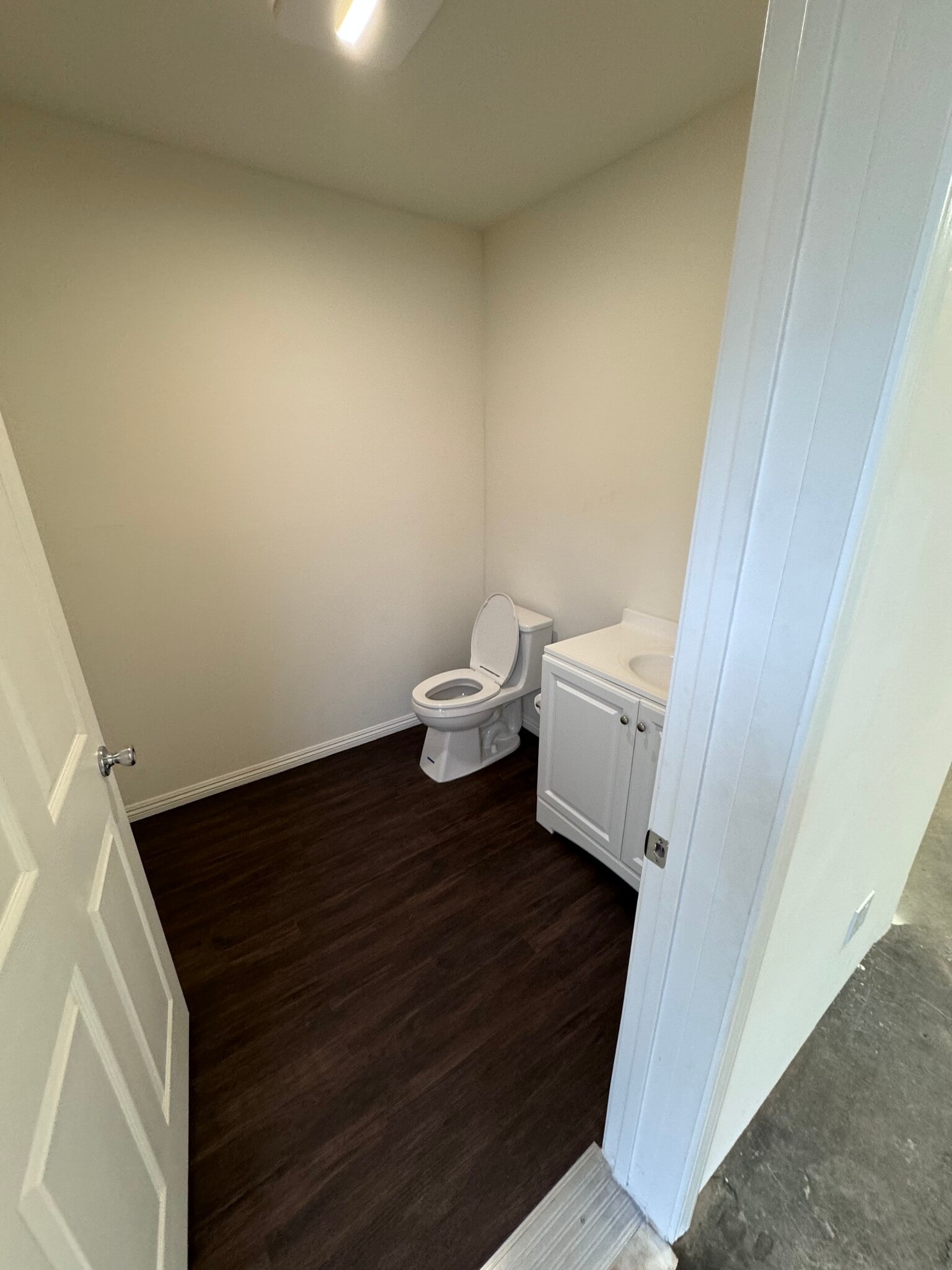 15140-15180 Raymer St, Van Nuys, CA for lease Interior Photo- Image 1 of 3