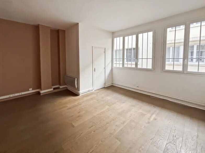 Office in Paris for lease - Building Photo - Image 2 of 6