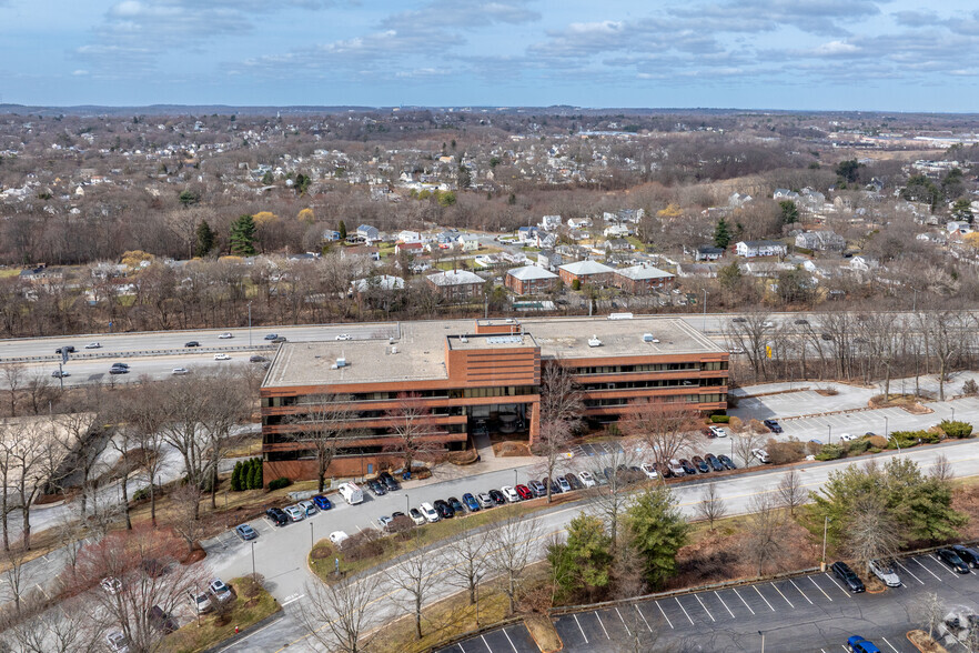 600 Unicorn Park Dr, Woburn, MA for lease - Building Photo - Image 2 of 5