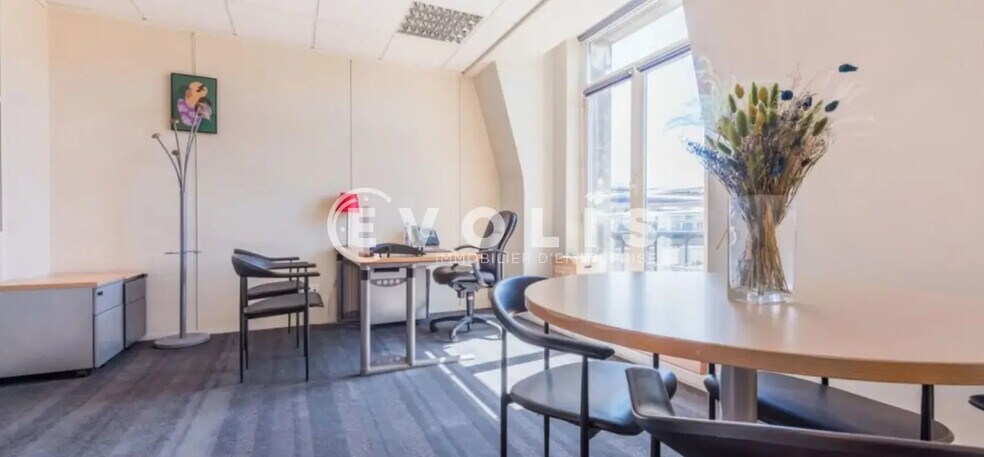 Office in Paris for lease - Building Photo - Image 2 of 5
