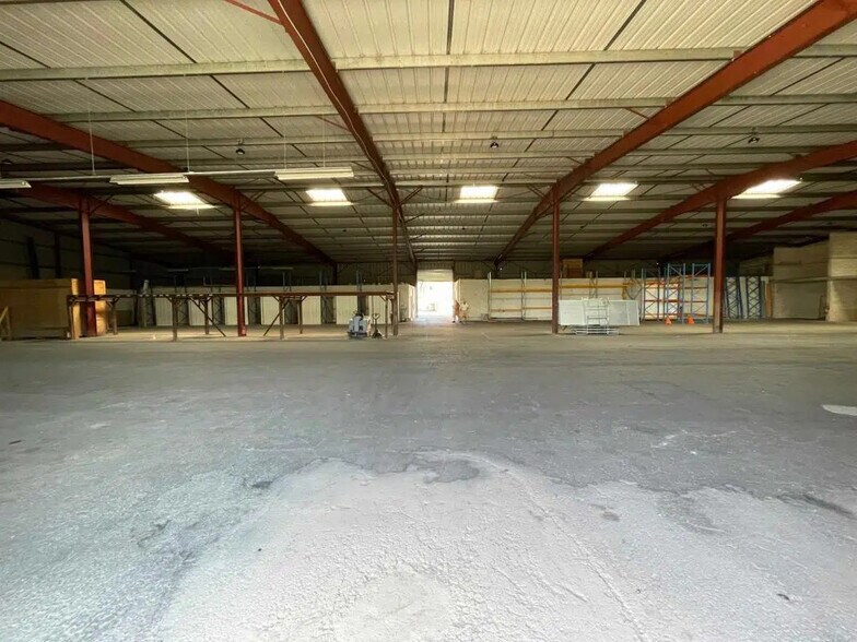 Office in Le Muy for lease - Interior Photo - Image 2 of 5