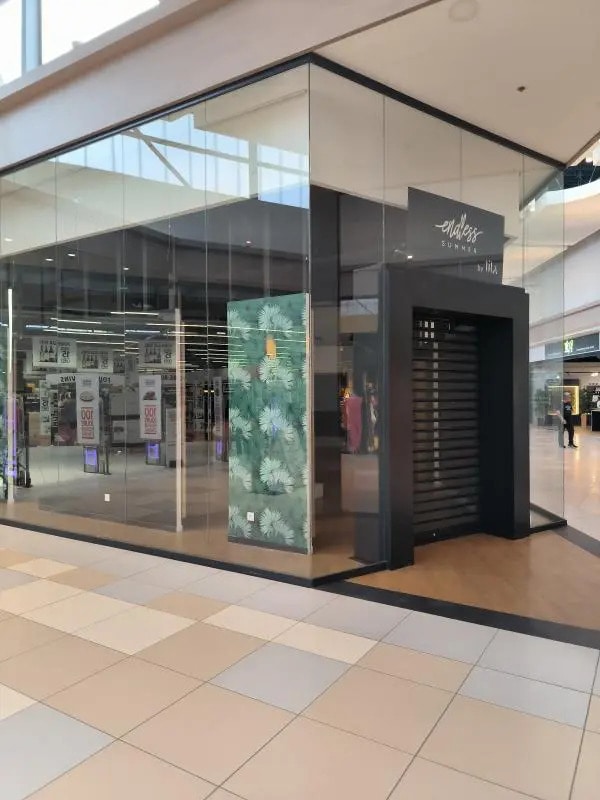 Retail in Pleurtuit for lease Lobby- Image 1 of 5