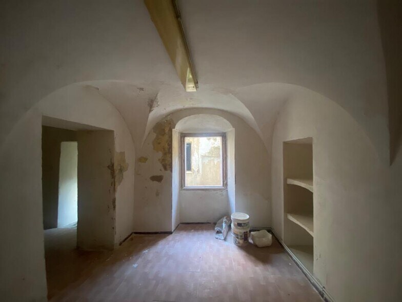 Retail in Cáceres, Cáceres for lease - Building Photo - Image 2 of 12