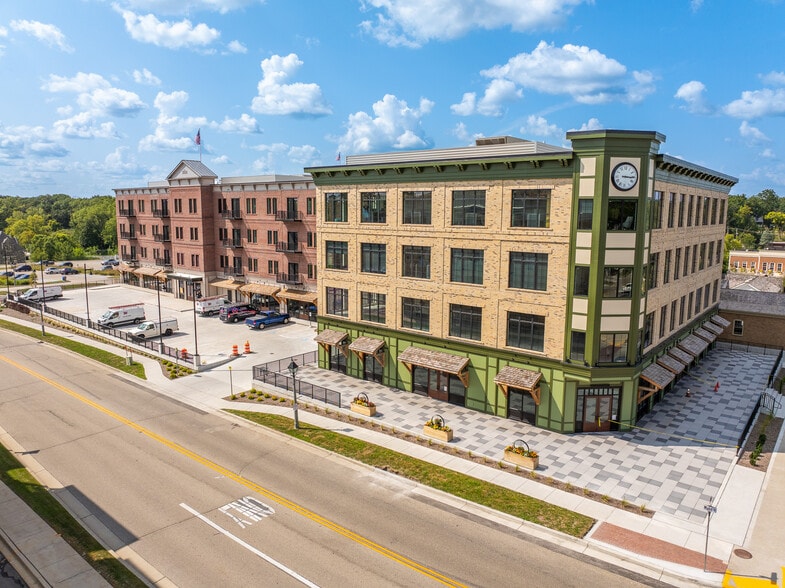 525 Main St, Delafield, WI for lease - Building Photo - Image 1 of 10