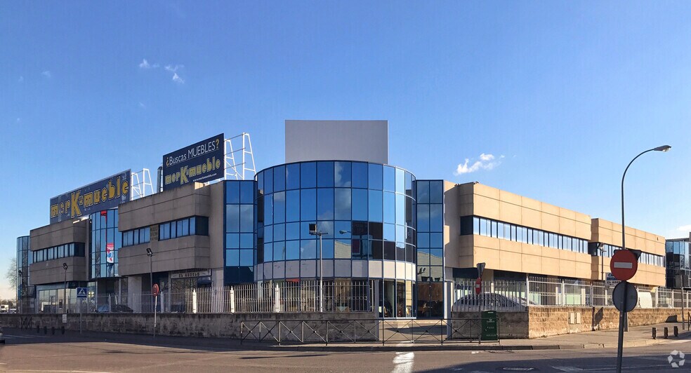 Calle Puerto de la Morcuera, 13, Leganés, Madrid for lease - Building Photo - Image 1 of 7