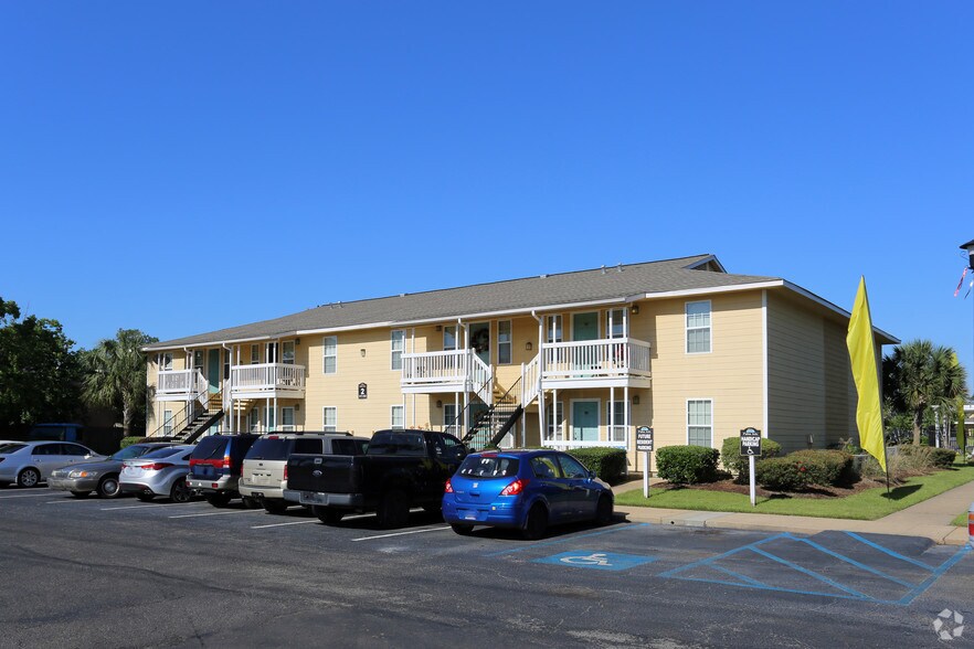 251 Eisenhower Dr, Biloxi, MS 39531