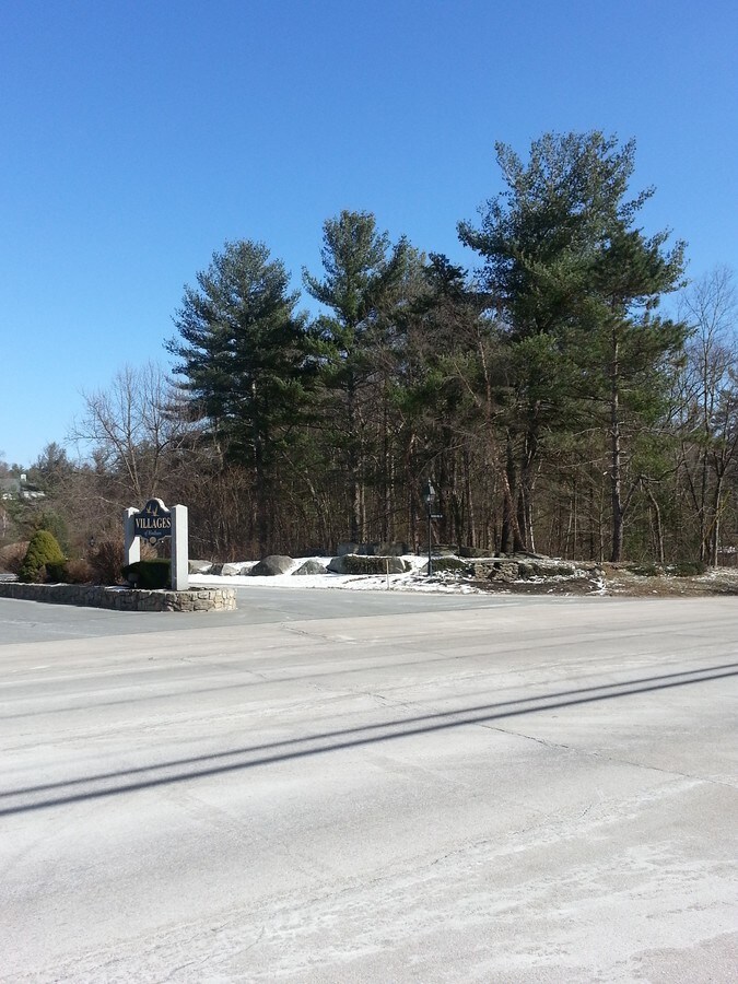 126 Rockingham Rd, Londonderry, NH 03053