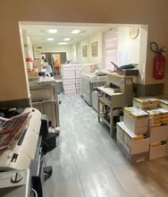 Office/Retail in Paris for lease Interior Photo- Image 2 of 5