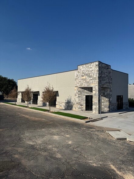 2141 E 8th St, Odessa, TX for lease - Building Photo - Image 1 of 3
