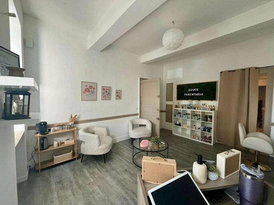 Retail in Saint-Rémy-de-Provence for lease Interior Photo- Image 1 of 5