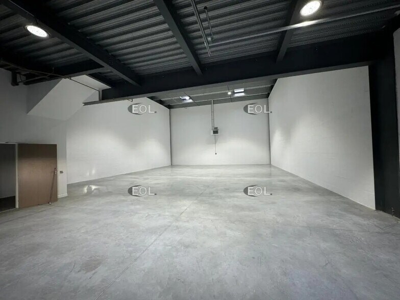 Flex in Corbeil-Essonnes for lease - Interior Photo - Image 2 of 16