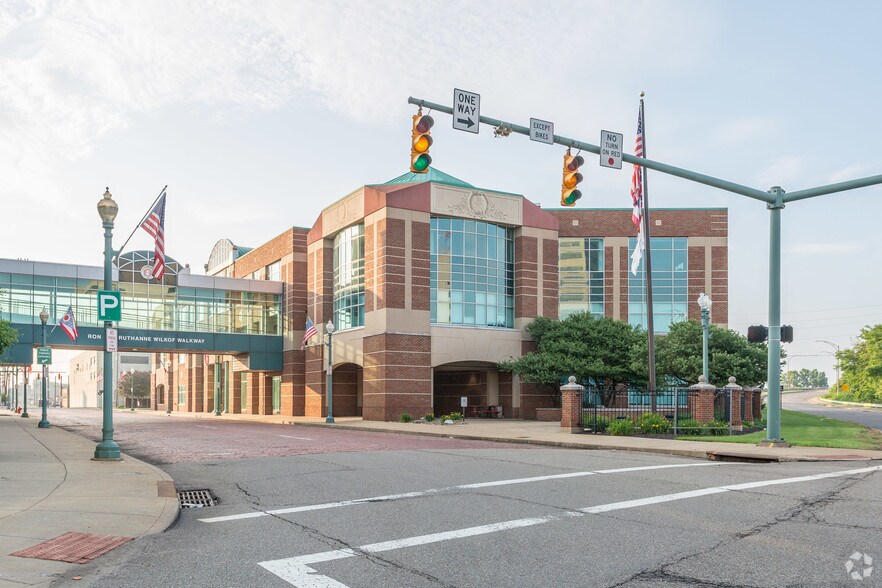 400 3rd St SE, Canton, OH for lease - Primary Photo - Image 1 of 17