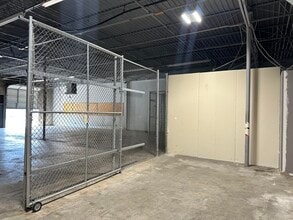 2702-2720 SE Loop 820, Fort Worth, TX for lease Interior Photo- Image 1 of 18