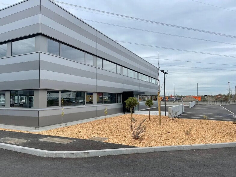 7 Rue Montgolfier, Sainte-Croix-en-Plaine for lease - Building Photo - Image 1 of 14