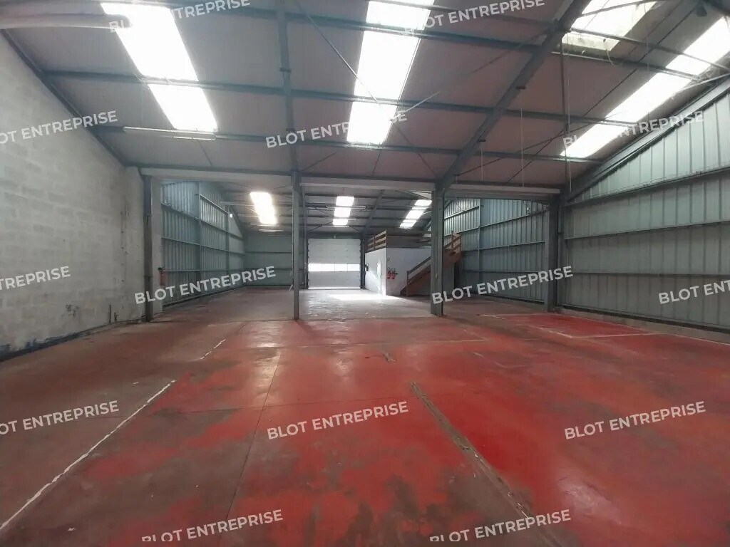 Location Local d'activités 363 m² - Photo 1