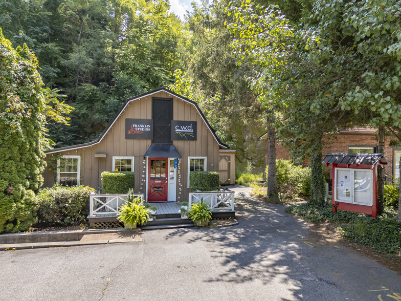 172 Main st, Saluda, NC for sale - Primary Photo - Image 1 of 24