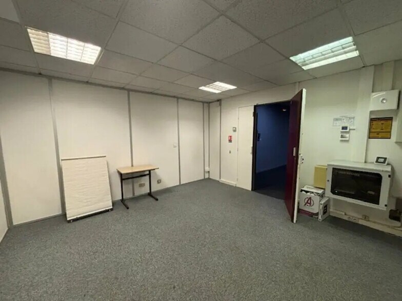 Office in Aix-en-Provence for lease - Interior Photo - Image 3 of 7