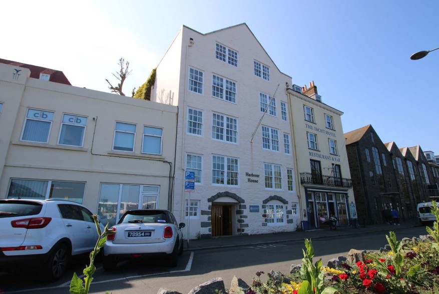 South Esplanade, Guernsey for lease - Primary Photo - Image 1 of 1