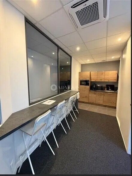 Office in Orléans for lease - Building Photo - Image 2 of 8