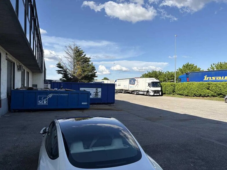 Flex in Genas for lease - Building Photo - Image 2 of 8