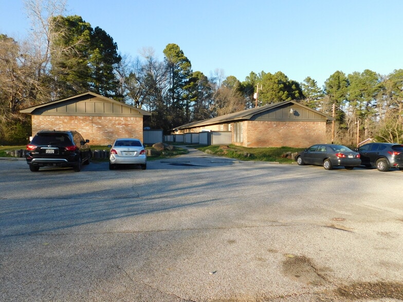 703 E Center St, White Oak, TX for sale - Primary Photo - Image 1 of 7