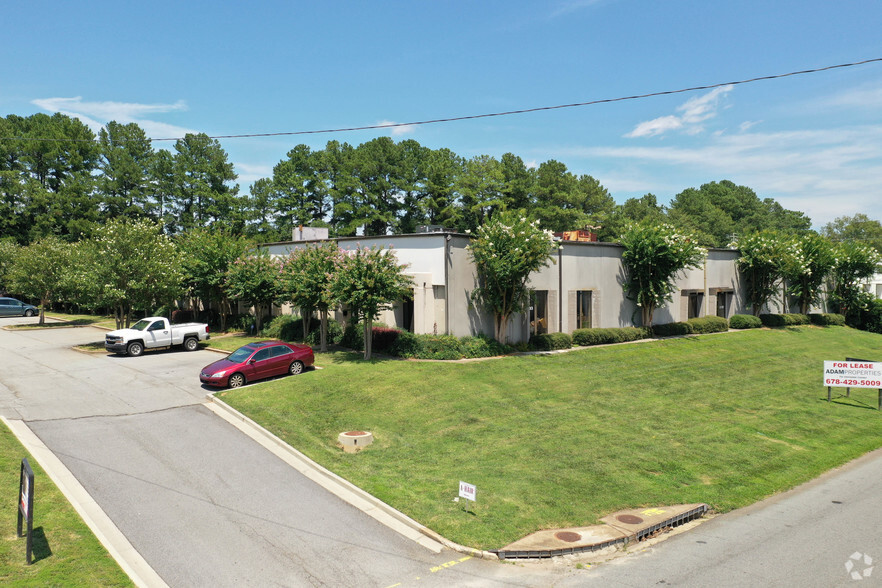 6433-6435 Warren Dr, Norcross, GA for lease - Building Photo - Image 1 of 3