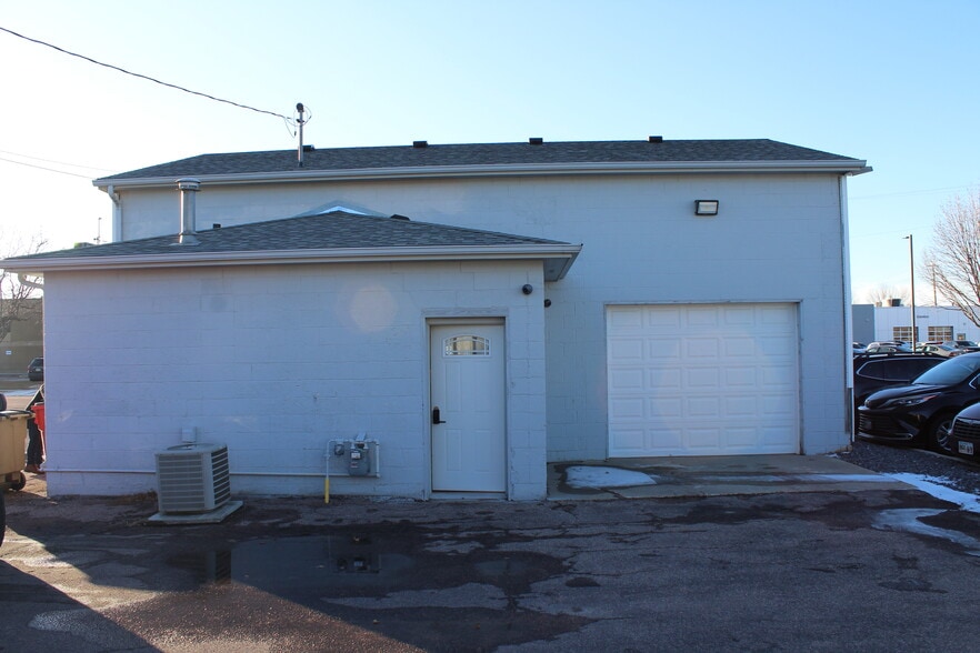3320 S Duluth Ave, Sioux Falls, SD for lease - Building Photo - Image 2 of 7