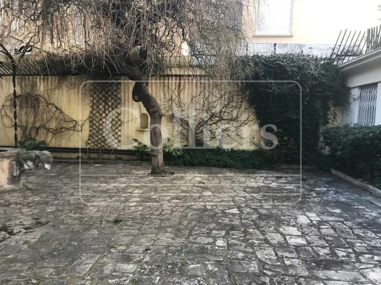 Office in Marseille for lease - Building Photo - Image 2 of 12