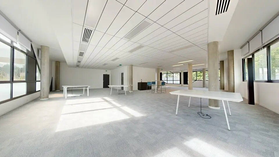Office in Champagne-au-Mont-d'Or for lease - Interior Photo - Image 3 of 10