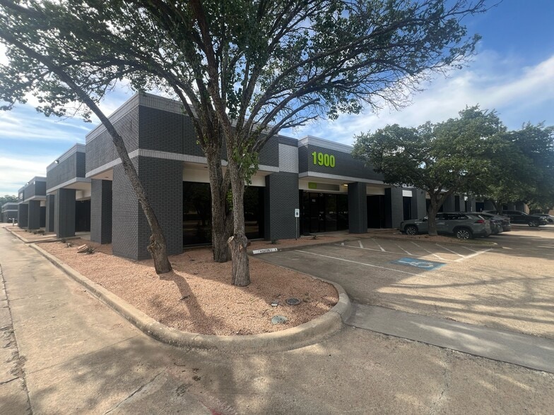 1900 Firman Dr, Richardson, TX for lease - Building Photo - Image 2 of 4