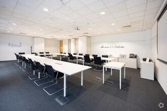 2 Arlington Sq, Bracknell for lease Interior Photo- Image 2 of 6