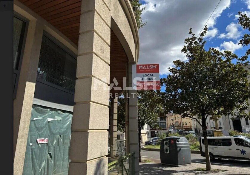 Retail in Caluire-et-Cuire for lease - Building Photo - Image 2 of 9