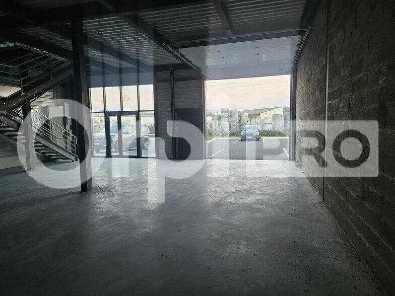 Flex in Artigues-près-Bordeaux for lease - Interior Photo - Image 3 of 6