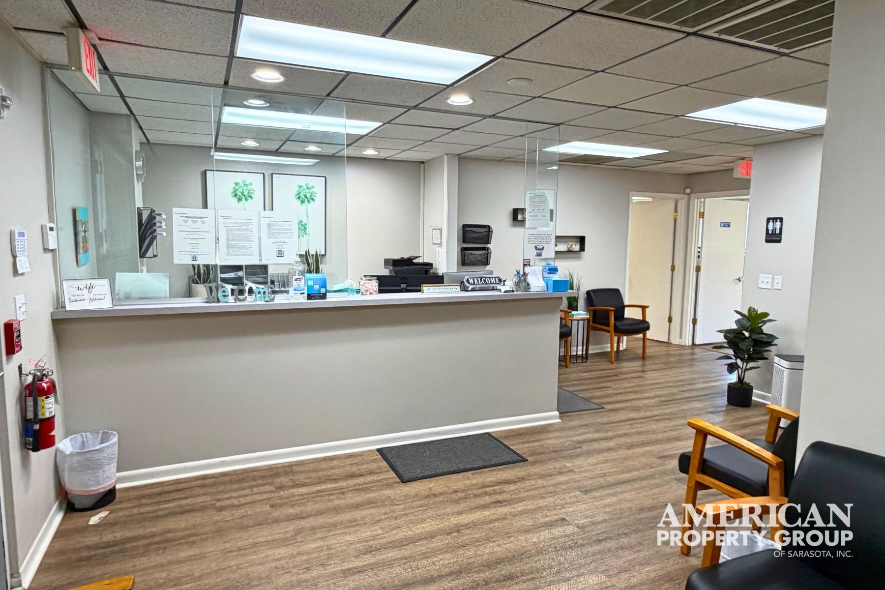 1945 Versailles St, Sarasota, FL for lease Interior Photo- Image 1 of 14