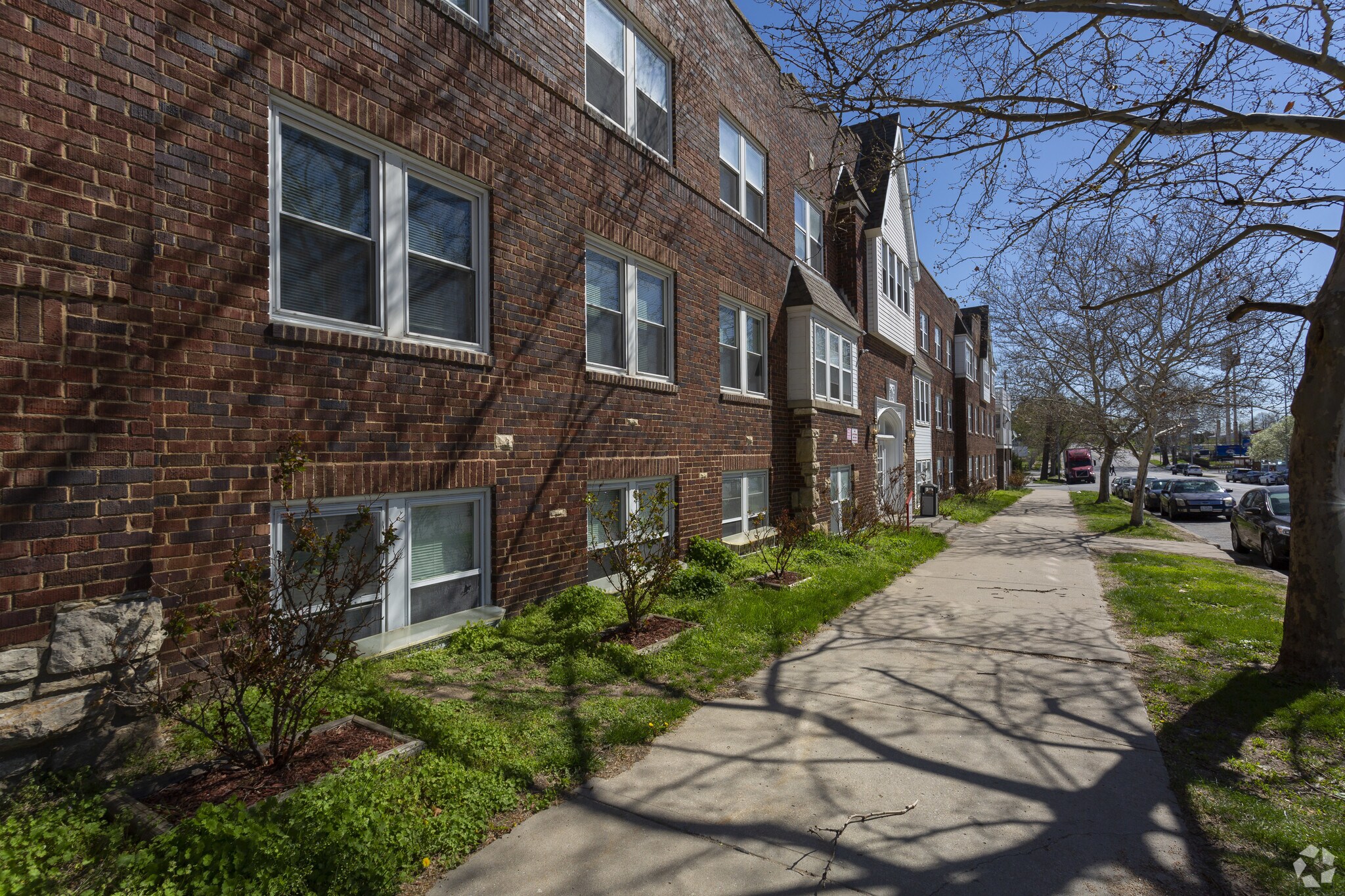 1310 Admiral Blvd, Kansas City, MO 64106 Admiral Apartments