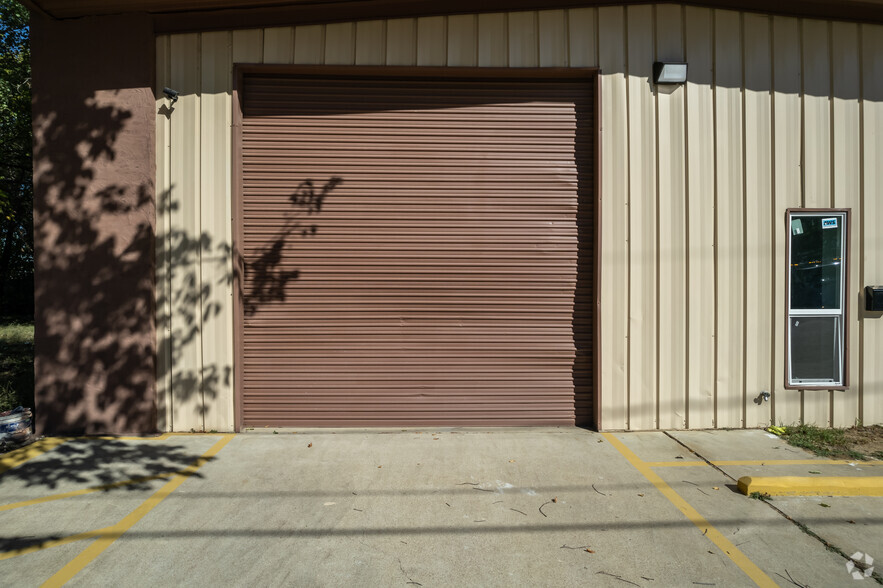 5137 Mosson Rd, Fort Worth, TX for lease - Building Photo - Image 3 of 6