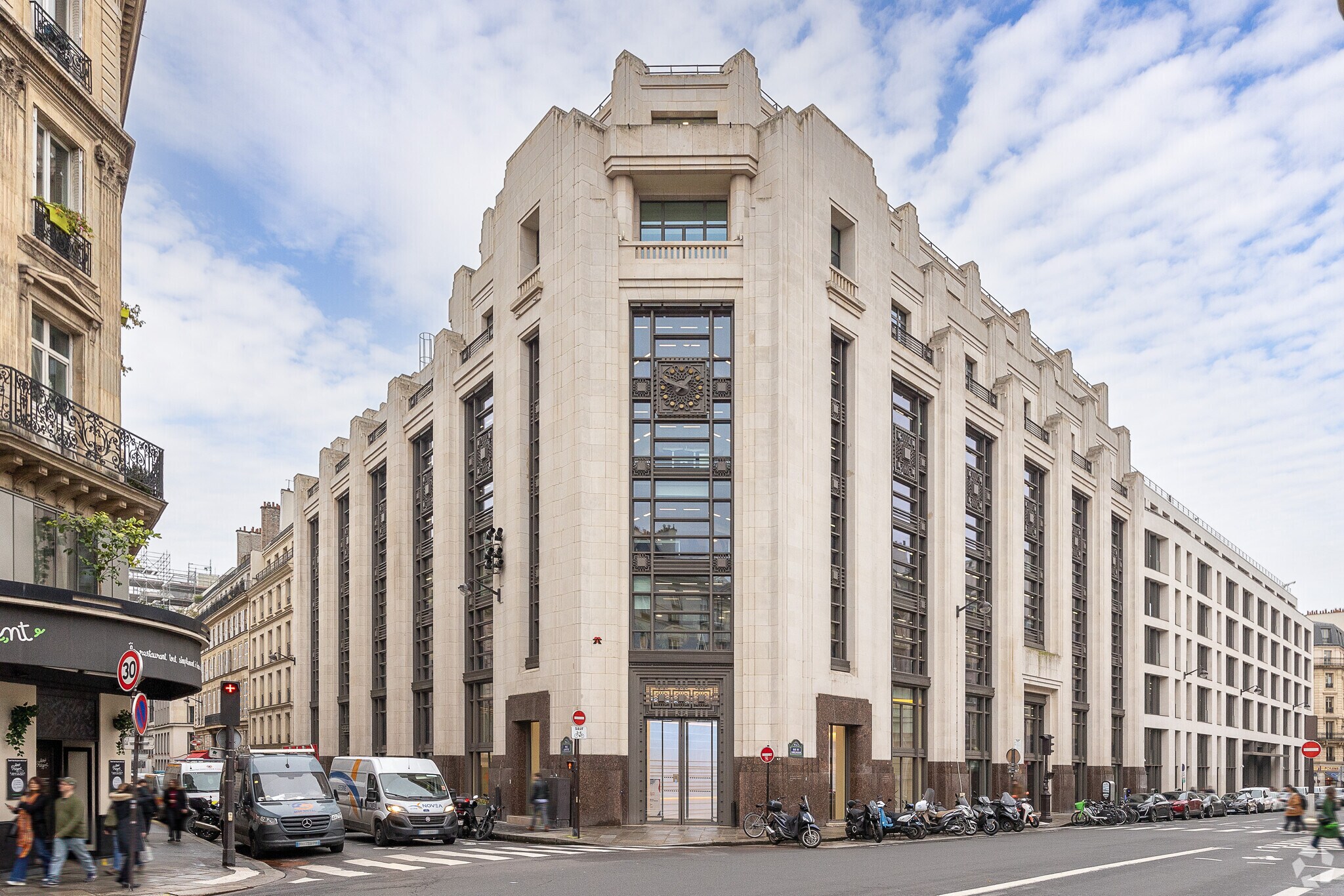 21 Rue De Châteaudun, Paris for sale Primary Photo- Image 1 of 1