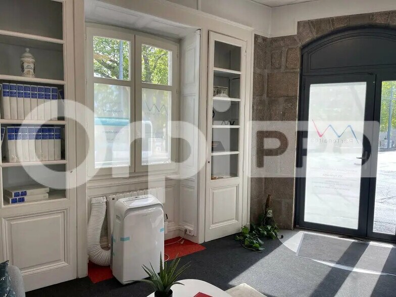 Office in Limoges for lease - Interior Photo - Image 2 of 4