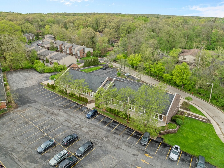 8180 Brecksville Rd, Brecksville, OH for lease - Building Photo - Image 3 of 28