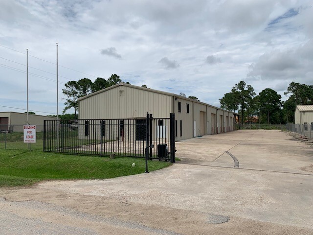 8141-8155 Chemical Rd, Beaumont, TX for lease - Building Photo - Image 1 of 32