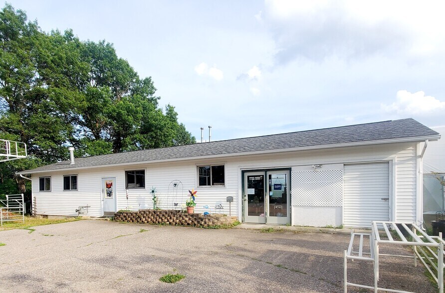 1135 County Road D, Nekoosa, WI for sale - Primary Photo - Image 1 of 1